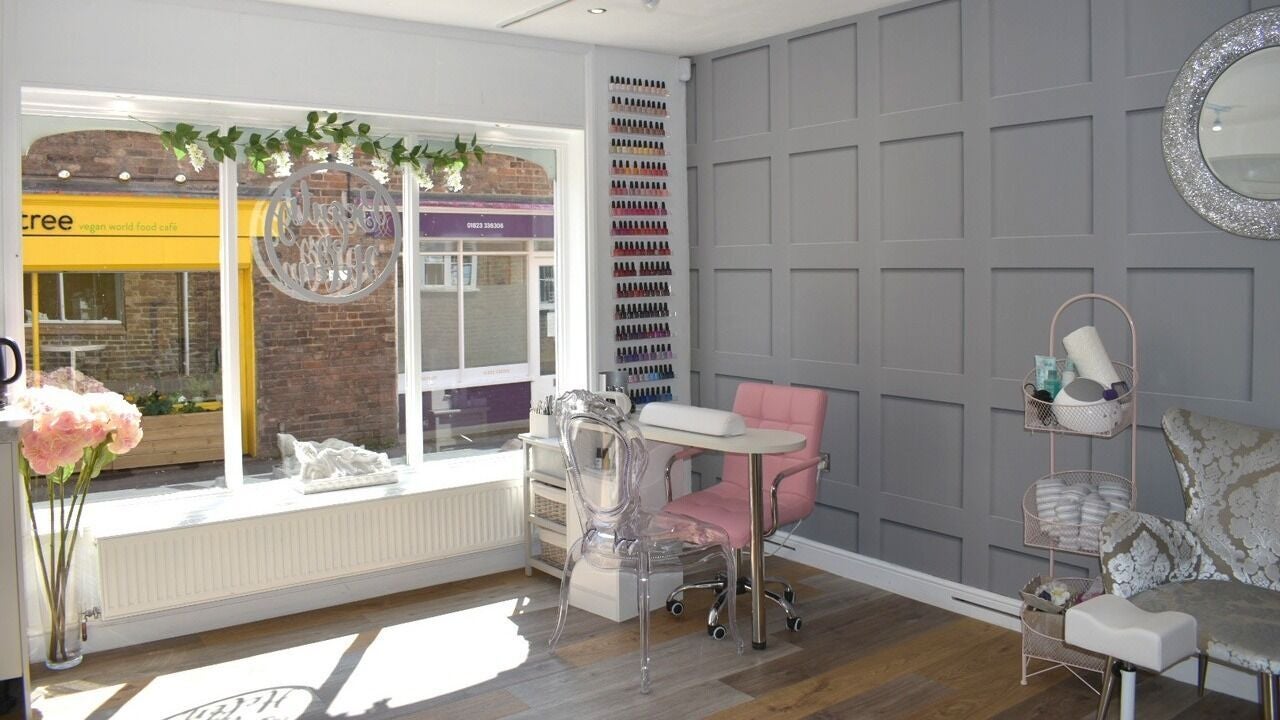 0fa69667-56b0-4ad7-8797-b18ee684df46-beautybyhelen-gb-england-taunton-9thecourtyard-fresha-5191318