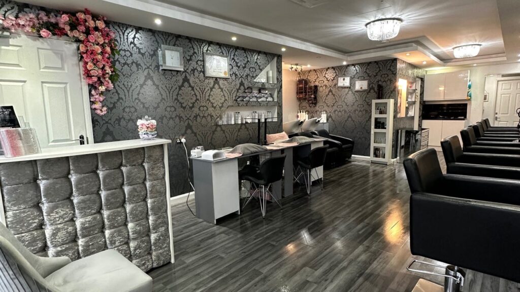 28a6967b-dcc6-4c7d-9345-efcd5fe7031d-platinumrosehairbeauty-gb-england-canveyisland-fresha-5016434