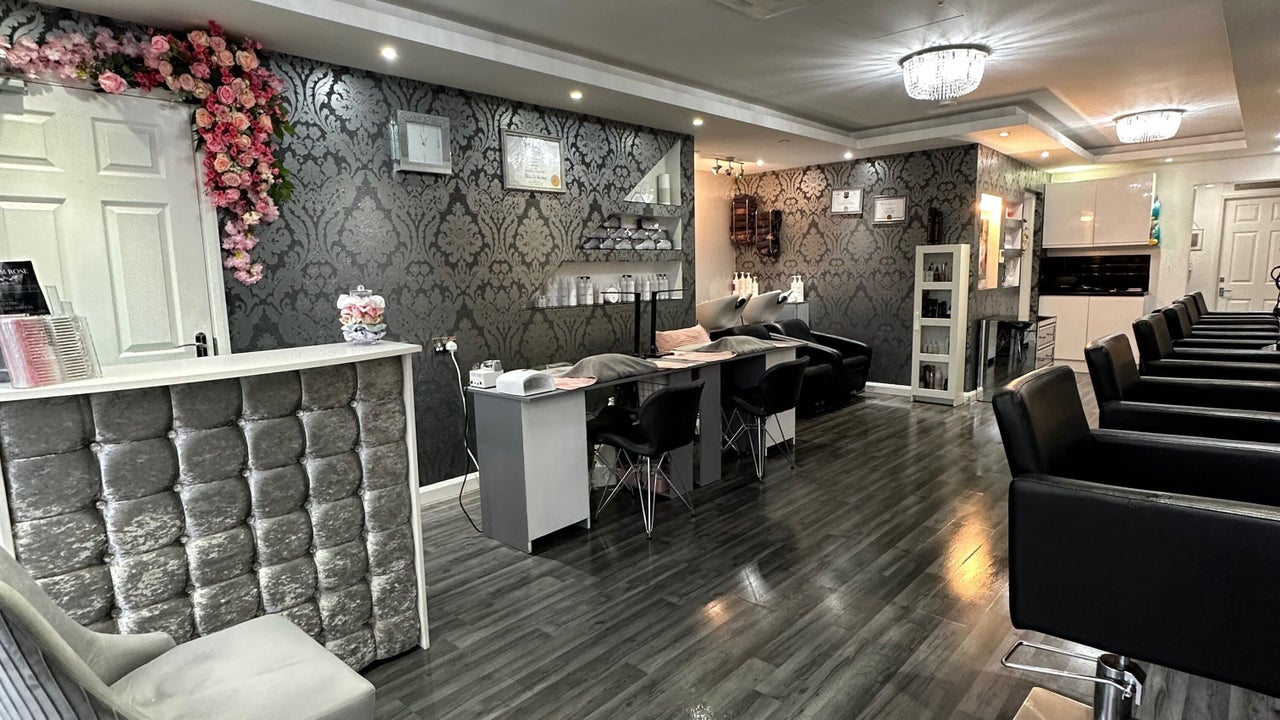 28a6967b-dcc6-4c7d-9345-efcd5fe7031d-platinumrosehairbeauty-gb-england-canveyisland-fresha-5016434