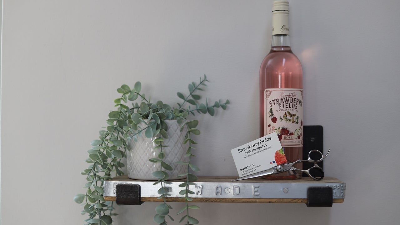 2a84c533-8d1a-49d4-8244-34cb3679441f-strawberryfieldshairdesign-gb-england-corsham-fresha-4599703