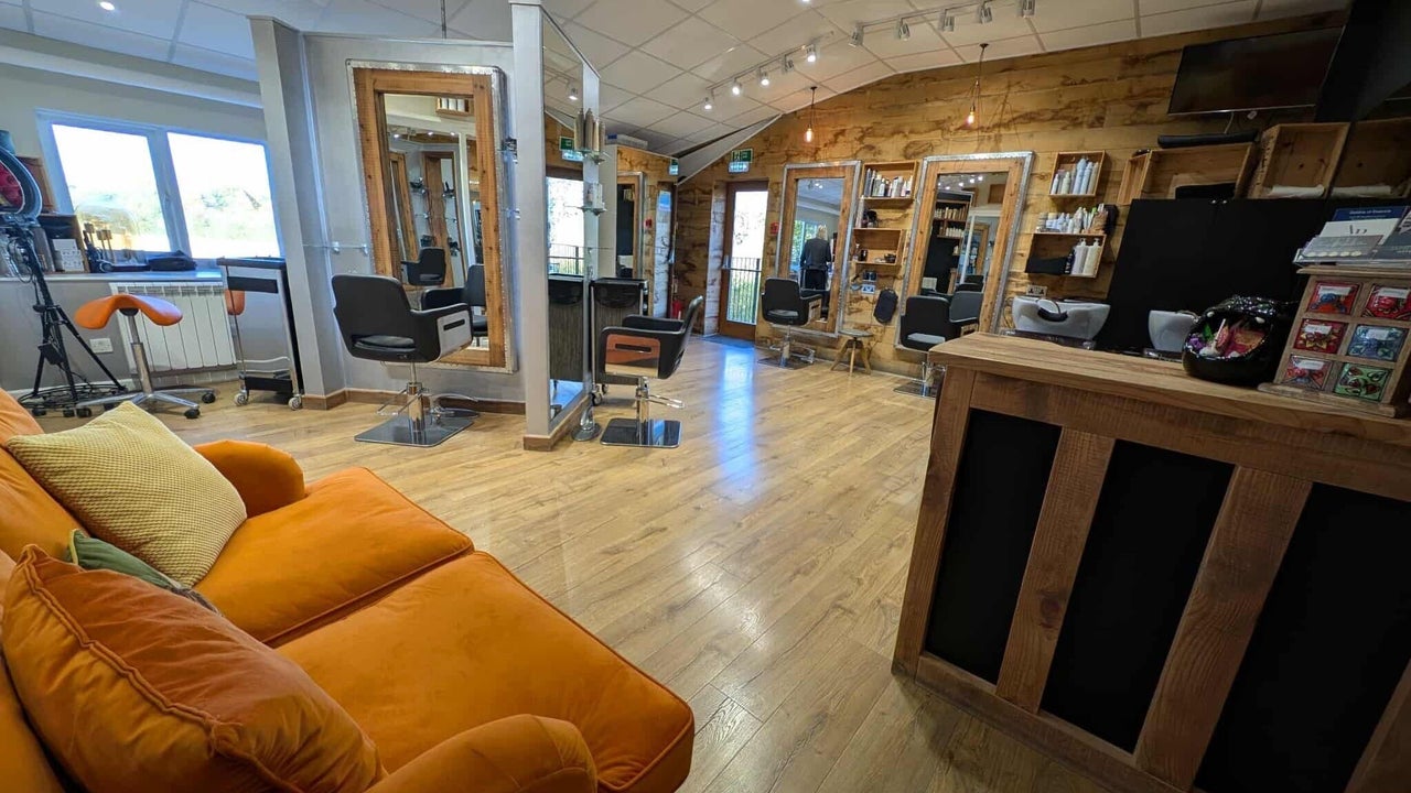 2d8598f5-3c07-4b65-8ff1-f2fb9b55f41e-essence-gb-england-bourton-on-the-water-fresha-3931829