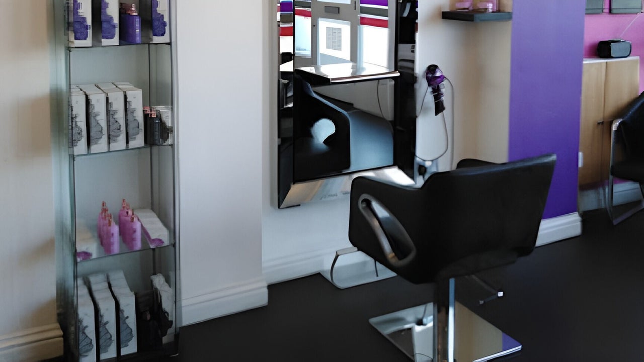 2e659c9a-a674-40c0-b788-e0dde9b0759b-seventyfourhair-gb-england-farnborough-fresha-6811724