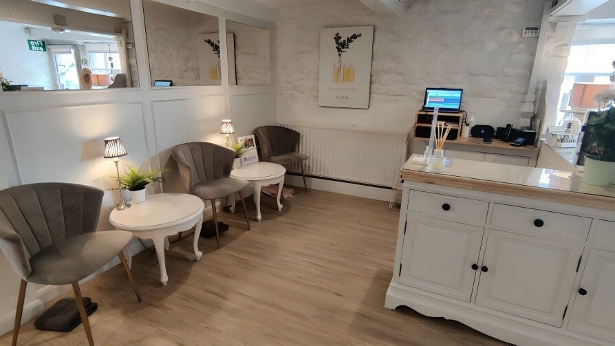 32e8e540-8c03-498d-9878-f2282eb83a67-mirrormirrorbingley-gb-england-bingley-fresha-4670856