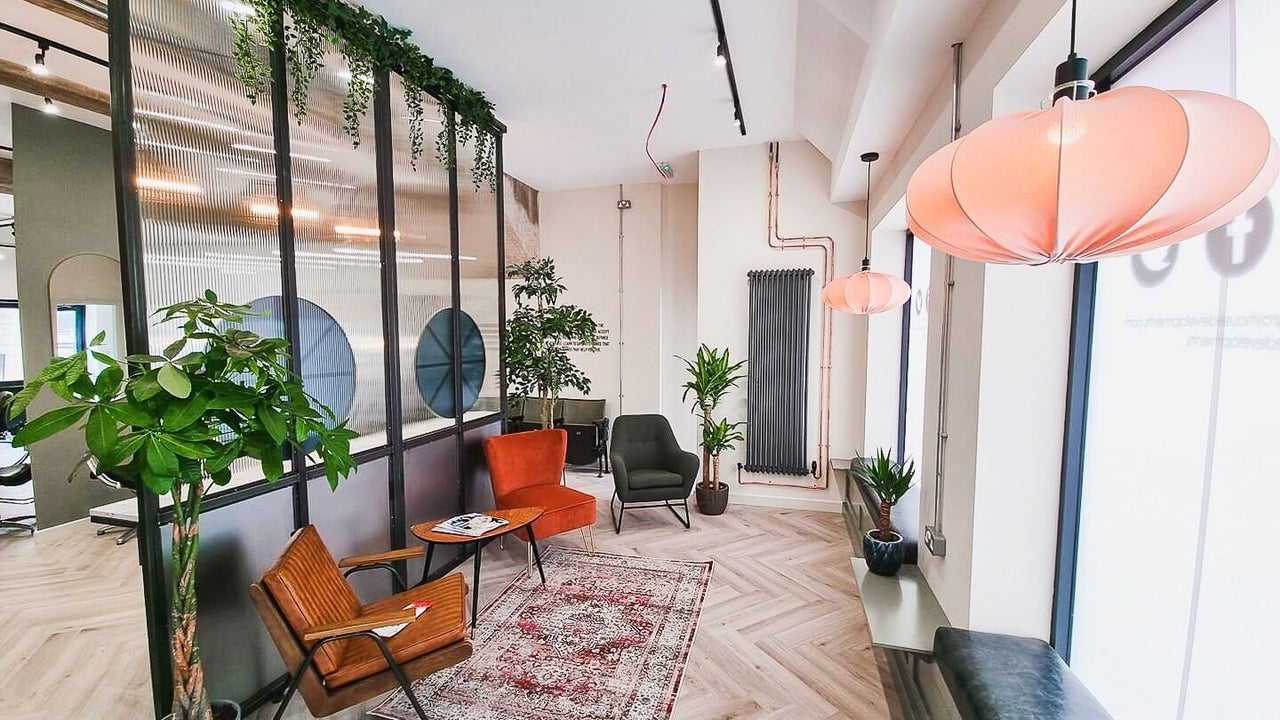 33d8987e-25fa-4fec-bc58-bafcf0174bca-6369737