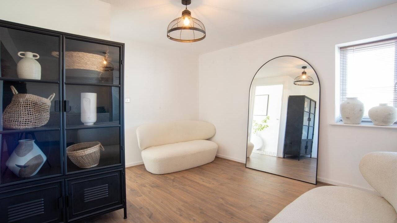 3b65389f-d585-41fb-9b76-d5a6db9e2c66-erasethatink-gb-england-newtonabbot-milber-fresha-5108576