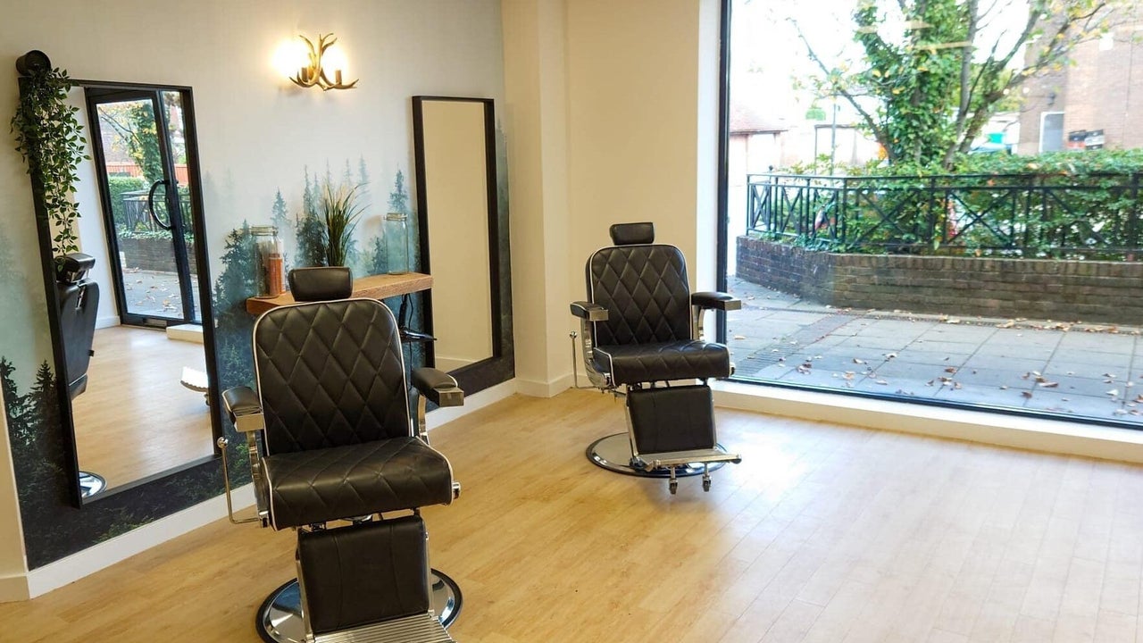 3fe7cc35-d9f0-4cfe-aa23-f2a4eec6d9ea-grizzlyshairsalonhorsham-gb-england-horsham-bishopric-fresha-5662263