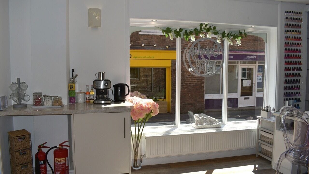 446512c0-4ed3-4069-b480-fba3380b3c02-beautybyhelen-gb-england-taunton-9thecourtyard-fresha-8379788