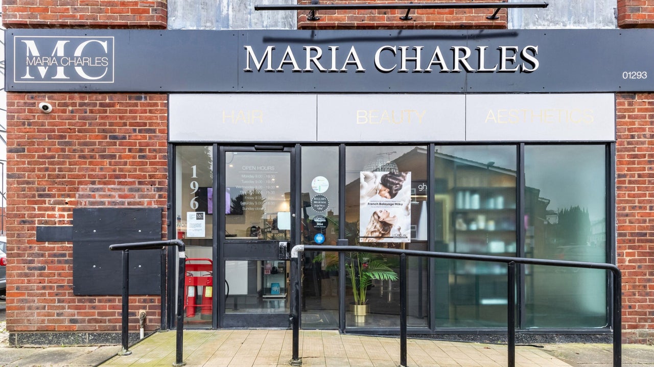 481e1764-3d2c-49f2-a3c6-0ef28e358ecd-mariacharleshair-gb-england-crawley-threebridges-fresha-9323975