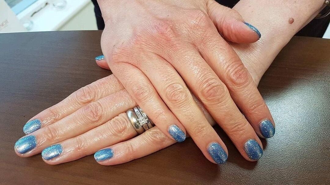 4a93ad27-ccfc-47a9-a5f1-56d87ff74f00-larasbeautyworkshop-gb-england-oakley-fresha-3315958