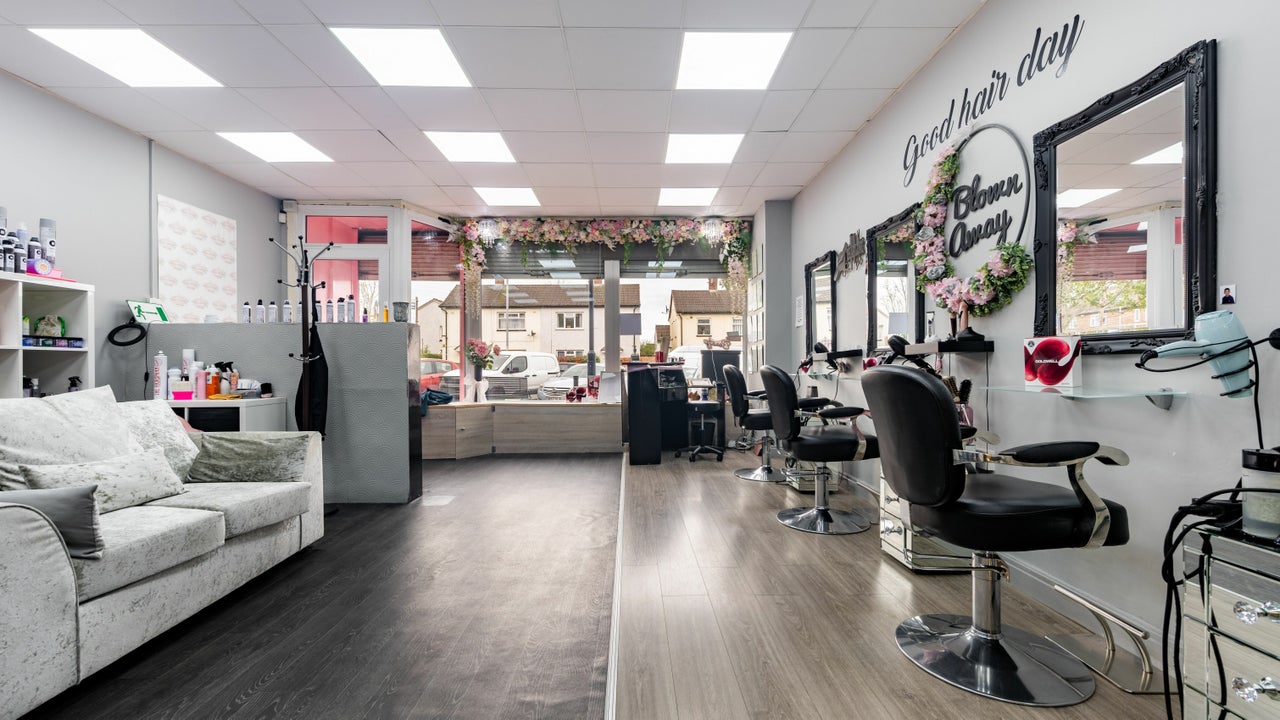 5b8afd8e-343e-4e2c-a448-ea87e6ea8b89-blownaway-gb-england-wythenshawe-baguley-fresha-9241972