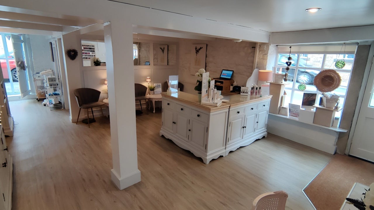 627717f6-0e9a-440b-a759-1cc647fe6126-mirrormirrorbingley-gb-england-bingley-fresha-1980731