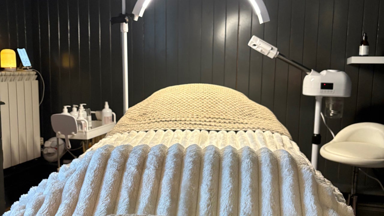 641bf1d1-ab7b-4a27-8f02-7227652b6763-sacredrootslimited-gg-vale-guernsey-fresha-8096123