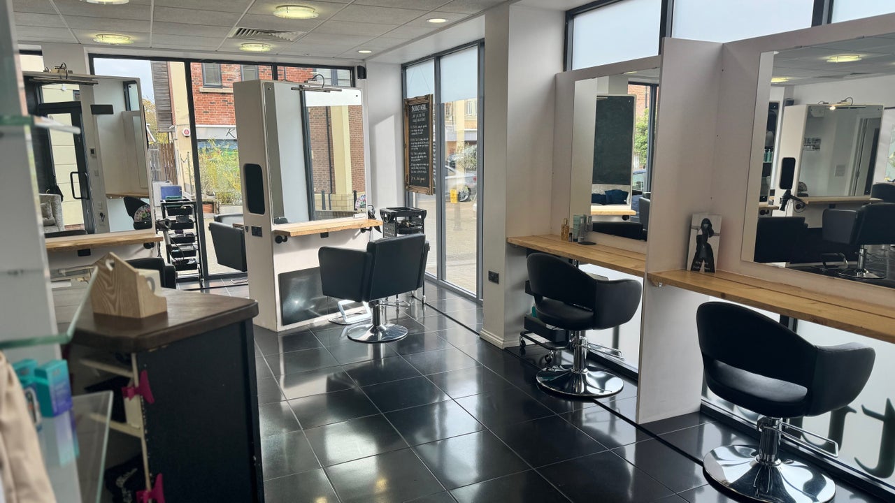 66cf335e-b7ce-411e-b800-441e6ce423e1-studio13asaloncollectiveforindependentstylists-gb-england-ebley-fresha-8230630