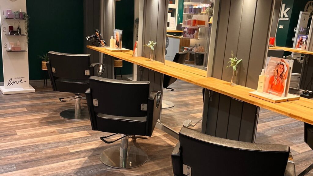 6e12b1ee-f818-4b25-b6ed-a1f27d6e42f5-pearceandchapmanhairandbeauty-gb-wales-beddau-fresha-2636215