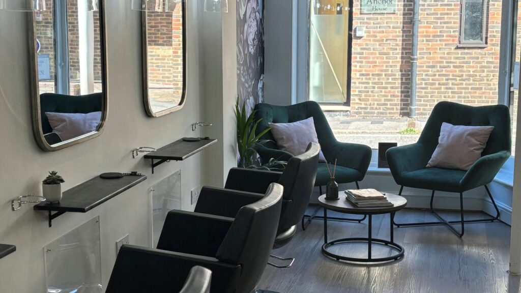 735de696-9000-455d-94ed-cb806346a78d-belleamour-gb-england-bagshot-fresha-5447342