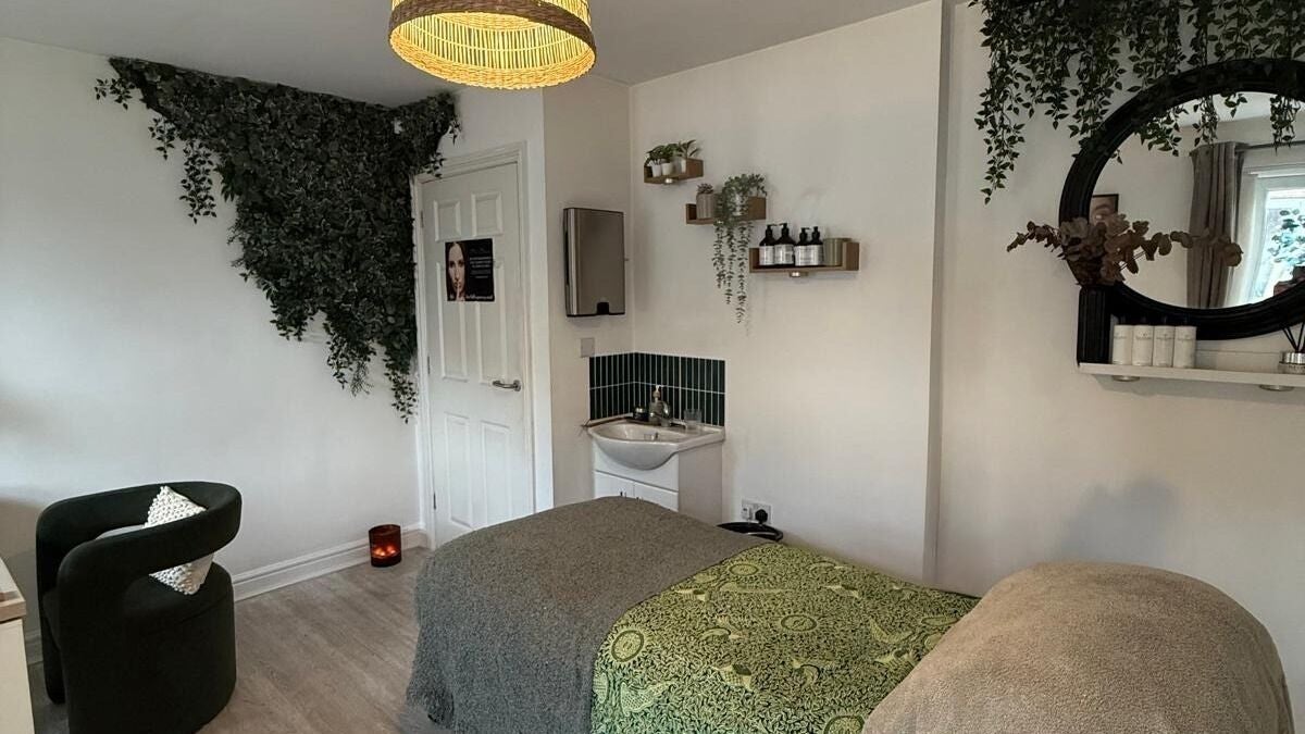 7c6f6fc0-dafa-4bc3-baf2-c31a7f549fd1-thetreatmentrooms-gb-england-dudley-fresha-1793308