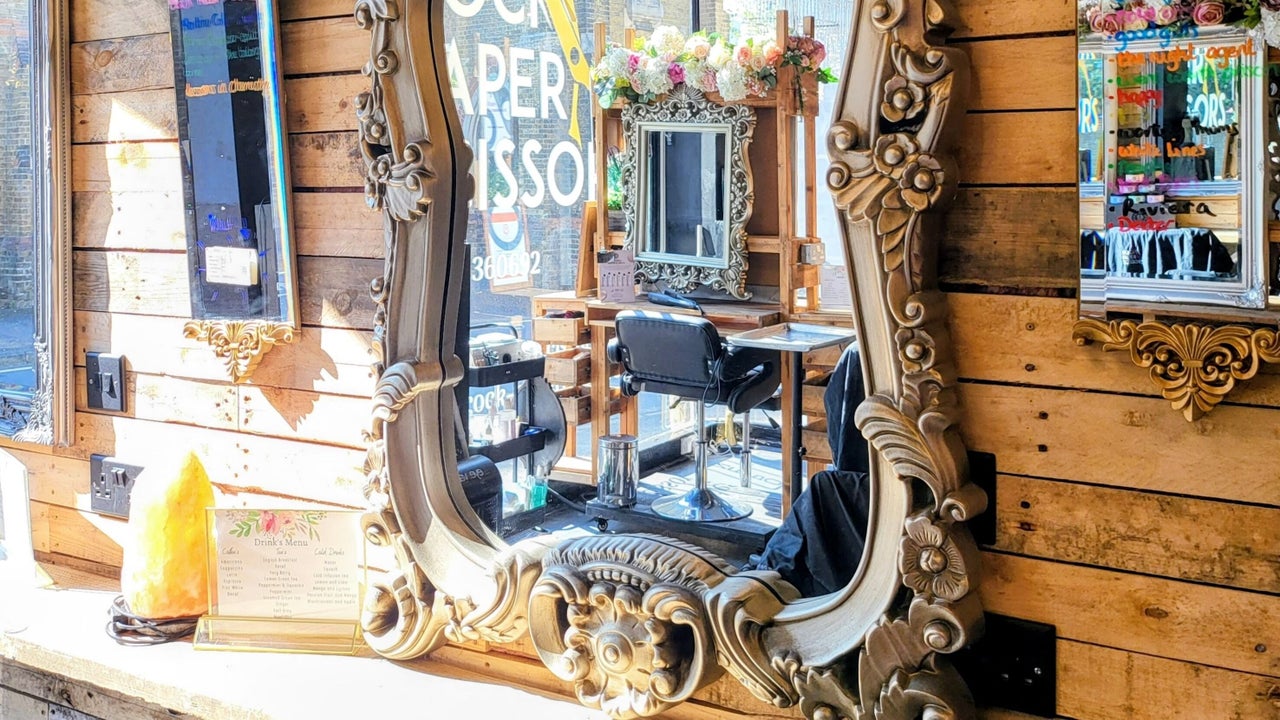 85819742-afb3-4cf4-9c33-c7daff977b17-rockpaperscissorshairbeautysalon-gb-england-walmer-deal-fresha-2311200