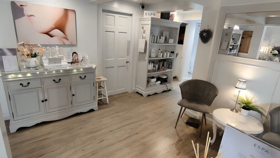 8a44106d-d197-4477-ad2a-b233f680b3a7-mirrormirrorbingley-gb-england-bingley-fresha-8705669