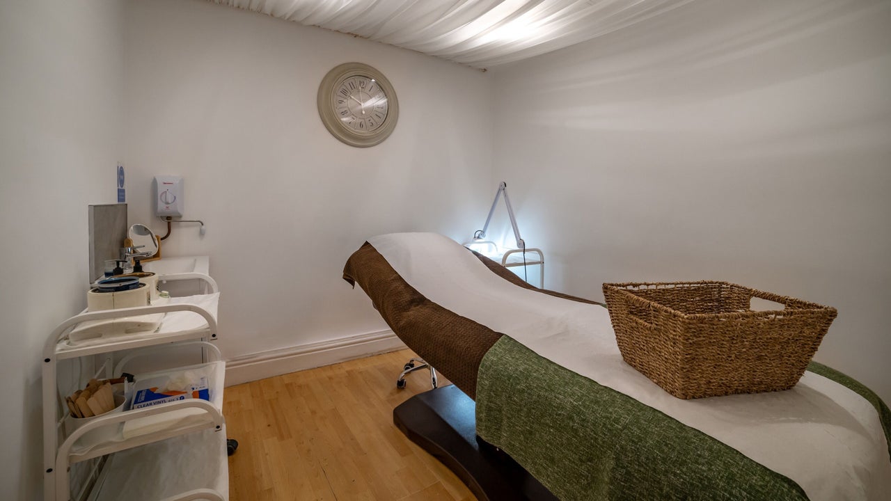 9d445d95-1901-4249-8a4e-d4cab6f973a0-barebeauty-gb-england-altrincham-fresha-2379758