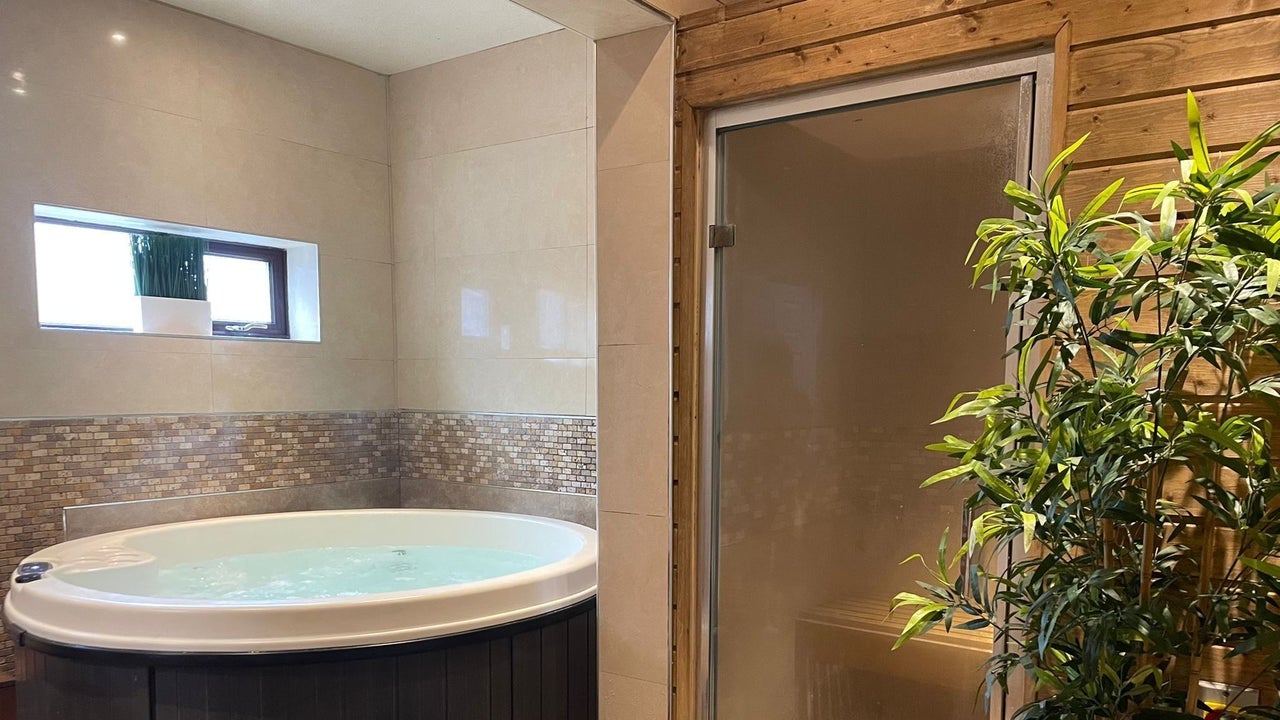 9e851a27-e6d6-4c11-b342-f2e096fd4f90-welburnhall-gb-england-cottingham-fresha-2613354