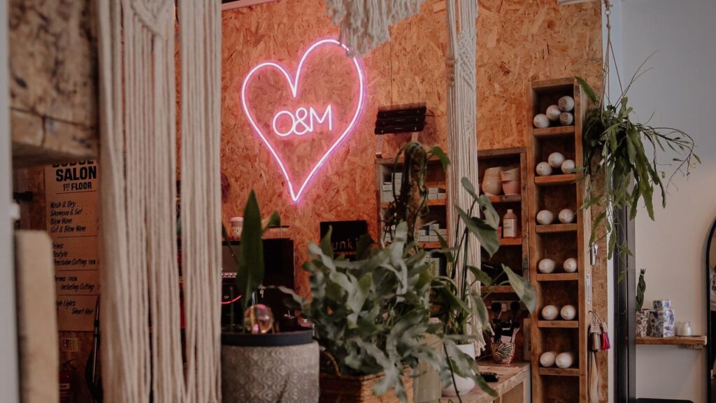 aa2dccab-4049-460e-92cd-2f79e8fc81f5-dawncohairbar-gb-wales-rhosonsea-rhs-on-sea-fresha-5009905