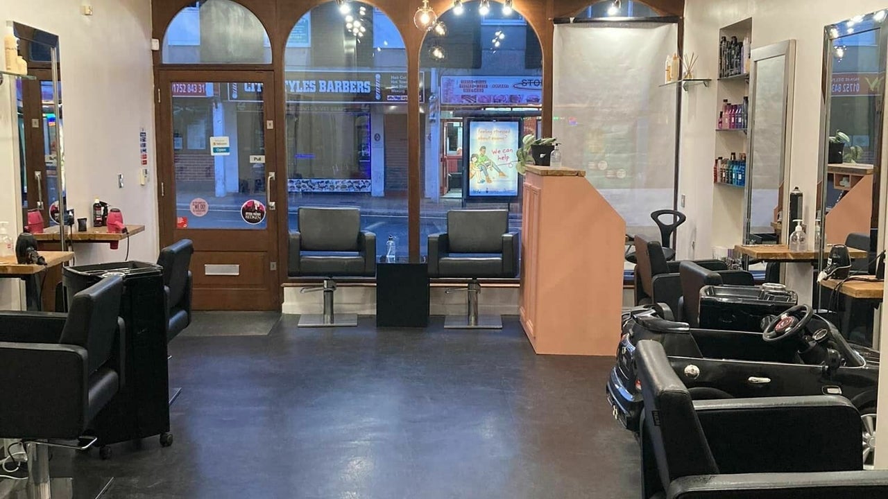 b9736465-6f6f-44f0-9db4-94a57f11c7b8-cutabovehairsalon-gb-england-saltash-fresha-6967572