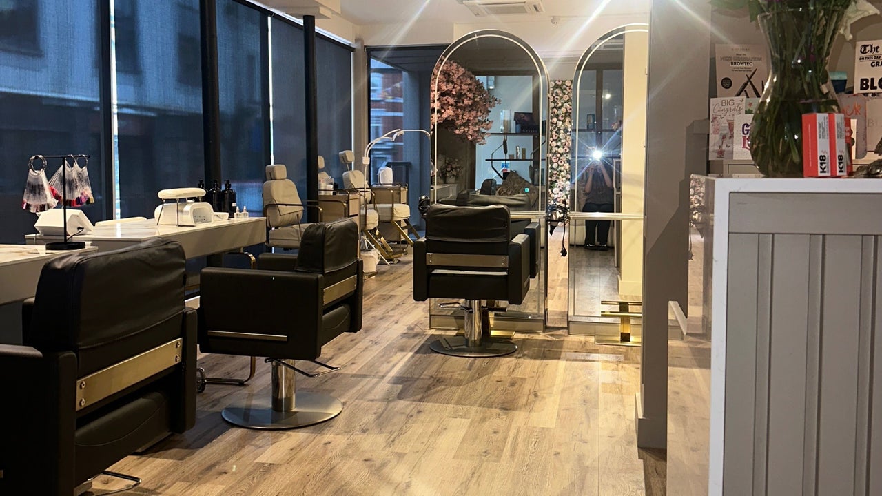 bae5d503-c1c7-4984-97a4-b872742e4959-blossom-gb-wales-neath-newstreet-fresha-7276423