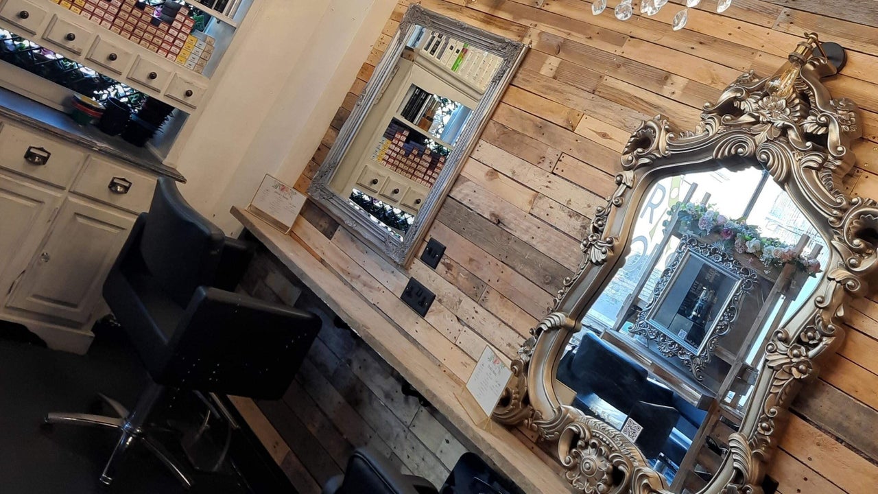 bf920c39-a6f8-4d2d-a828-23f6afaf9694-rockpaperscissorshairbeautysalon-gb-england-walmer-deal-fresha-8711069