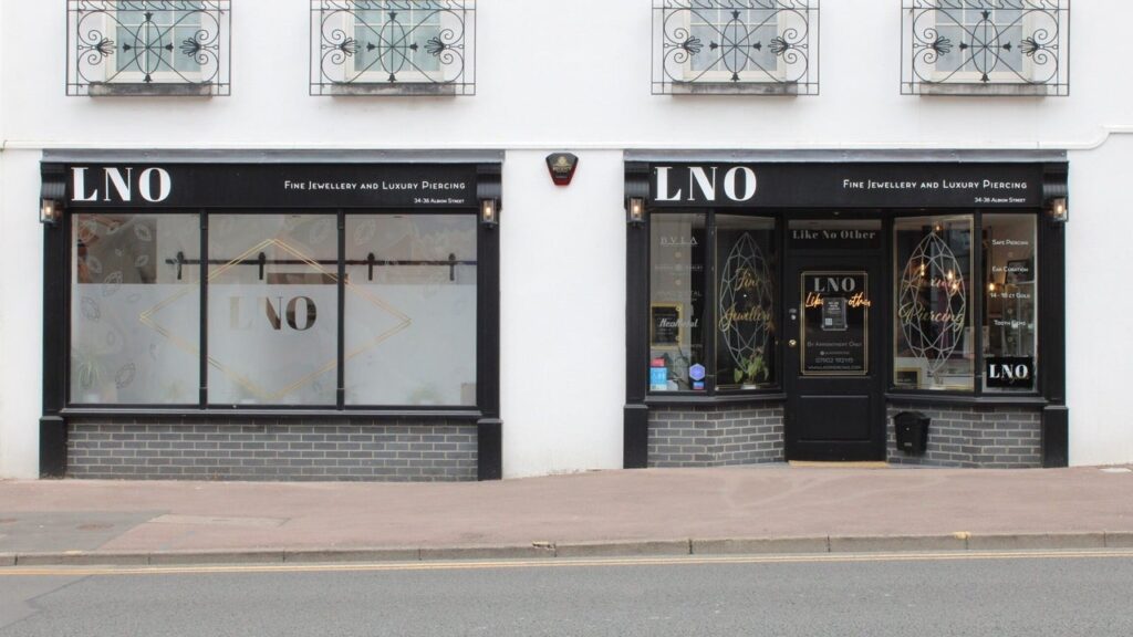 c438757b-62d6-48ef-9d95-a828aa7dc7fa-lnopiercing-gb-england-cheltenham-fresha-3906251