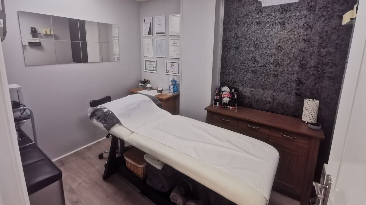 c4762b27-6f15-494f-bc34-6a3f6548772d-essentialbeauty-gb-england-blacknotley-fresha-3325009