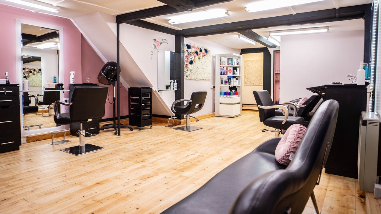 c94fdefe-a81b-4a8d-9d0f-eb78850e3dbe-sapphirebluhairandbeautylimited-gb-england-norwich-drayton-fresha-4873060