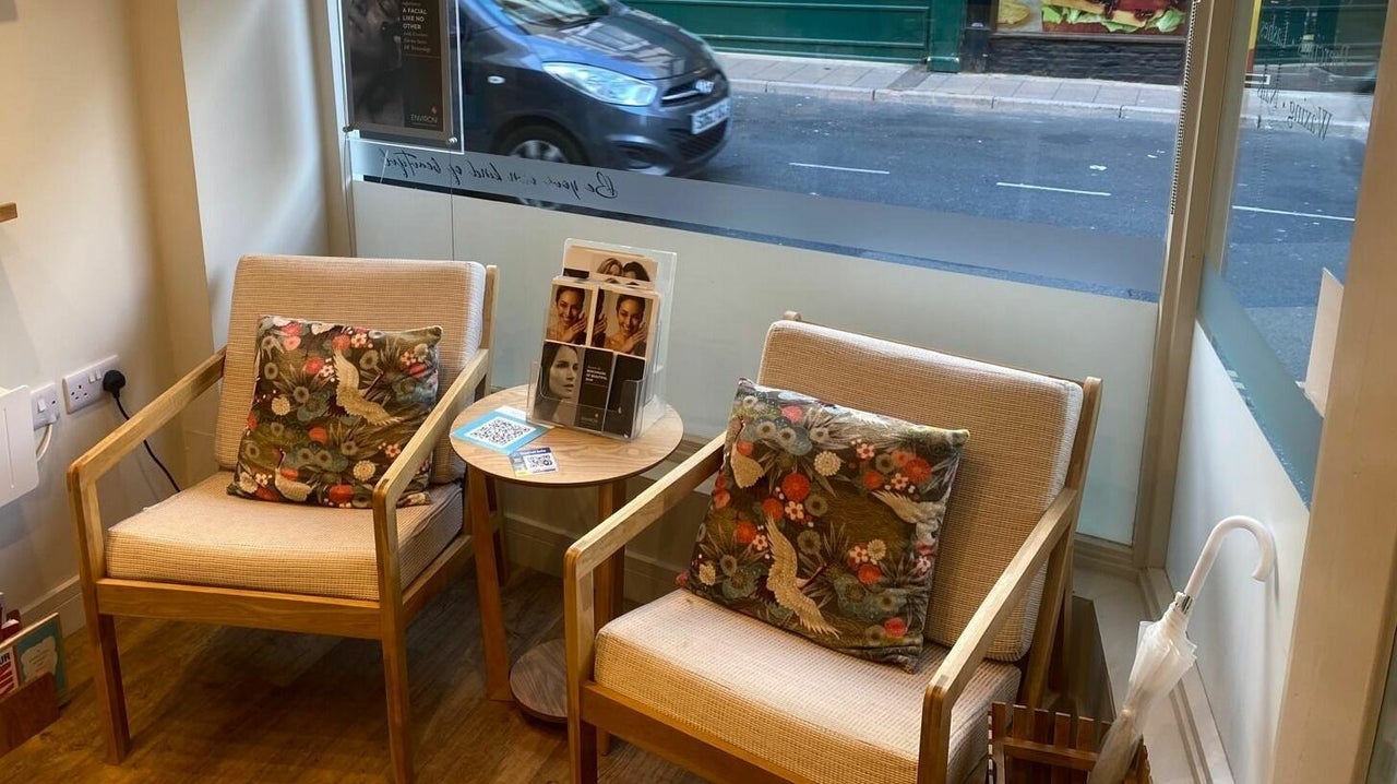 cb3783b5-ddcd-4cc7-8b7e-a6e940c55bc1-seabrease-gb-england-sidmouth-fresha-1681399