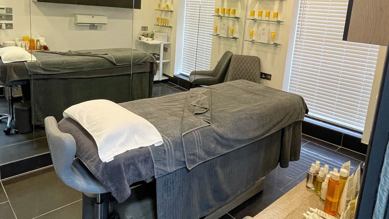 dcf88ab3-24c7-4e9f-bc20-def2fc4c0501-vaughanshairandbeauty-gb-england-plymouth-fresha-5465200