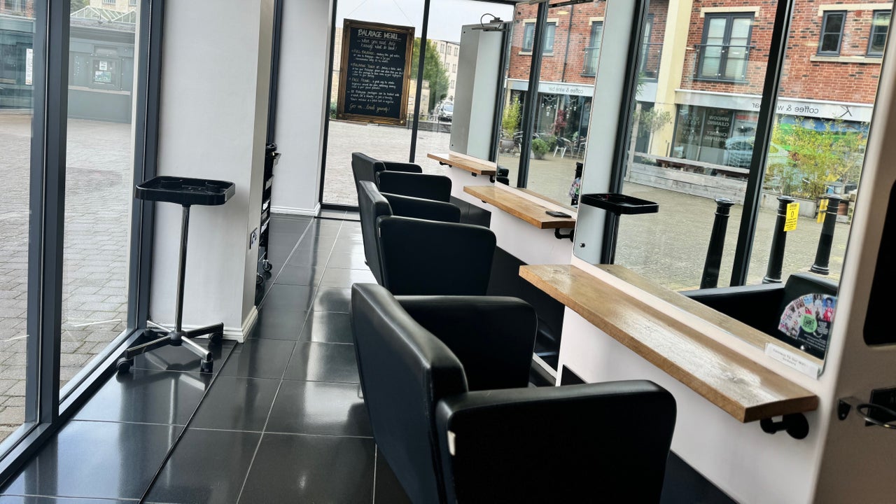 df95a504-8596-46b4-96f0-b53405980b09-studio13asaloncollectiveforindependentstylists-gb-england-ebley-fresha-2279680