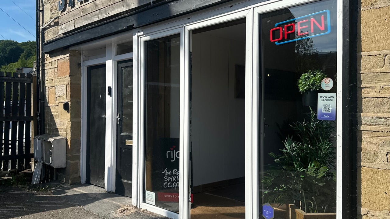 e2e155ce-7e44-4696-a06d-dfb36c2f5ce3-stationeight-gb-england-mytholmroyd-fresha-2301550