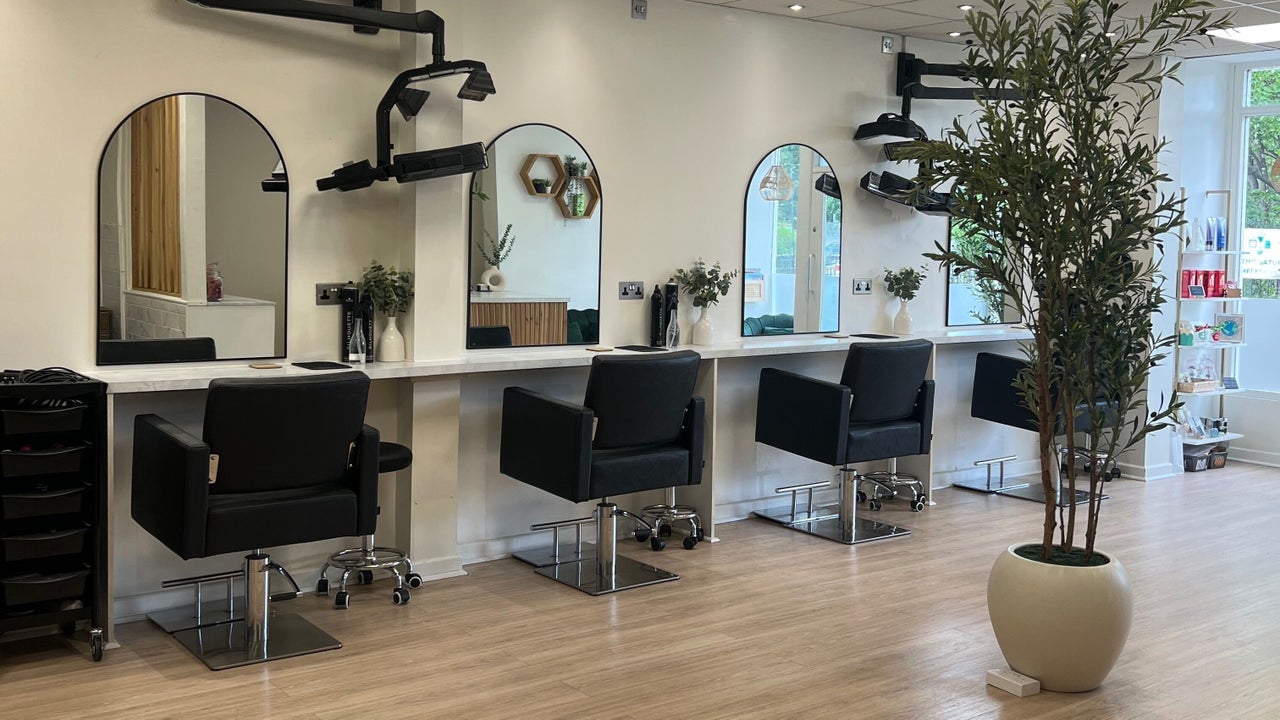 e8d61edd-51c4-4efa-a82c-c1b0768afd7e-librahairstudio-gb-england-melksham-fresha-7679040