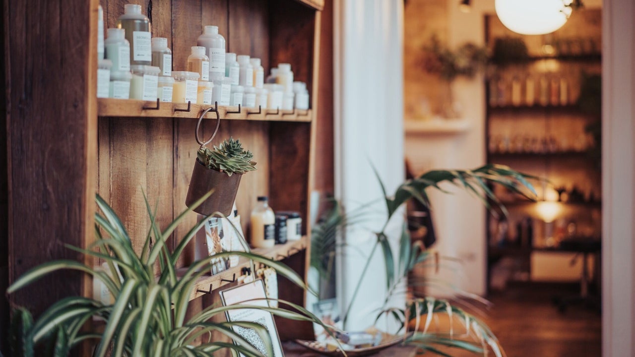 ebf60854-b1d6-454b-b1c1-a678935ca922-1112011