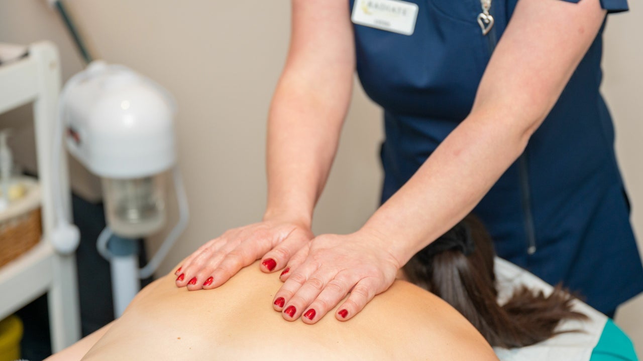 ec3cf744-5bf0-416e-9ea2-80a0cc0632e9-radiatehealthbeauty-gb-england-stockport-greatmoor-fresha-9280978