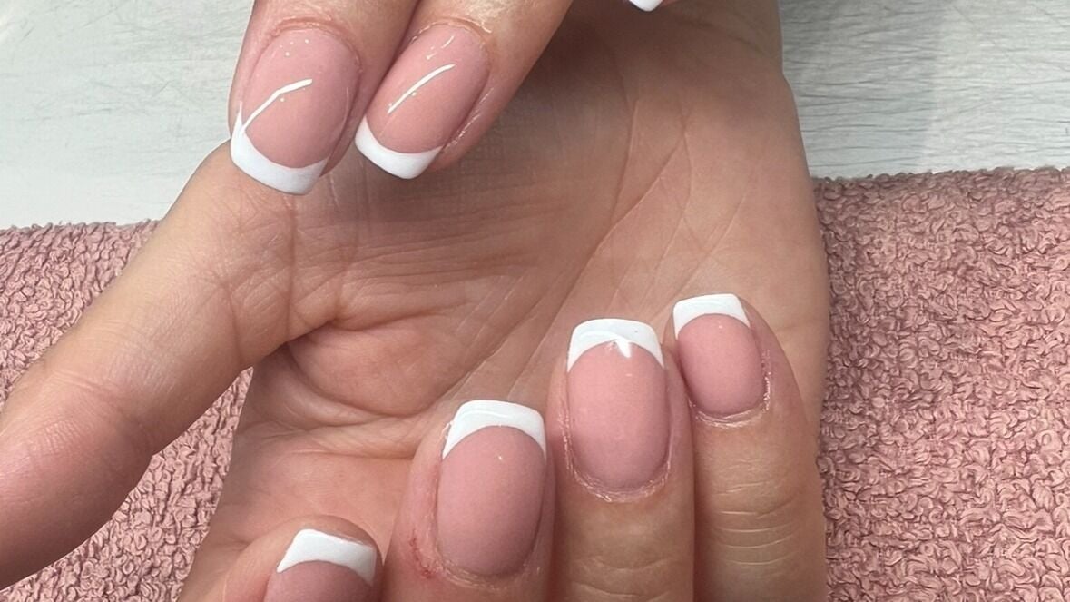 eee8ac1f-4867-423d-8c4f-e0345e03bb9a-tweezersbeautyspa-gb-england-bedworth-fresha-3566560