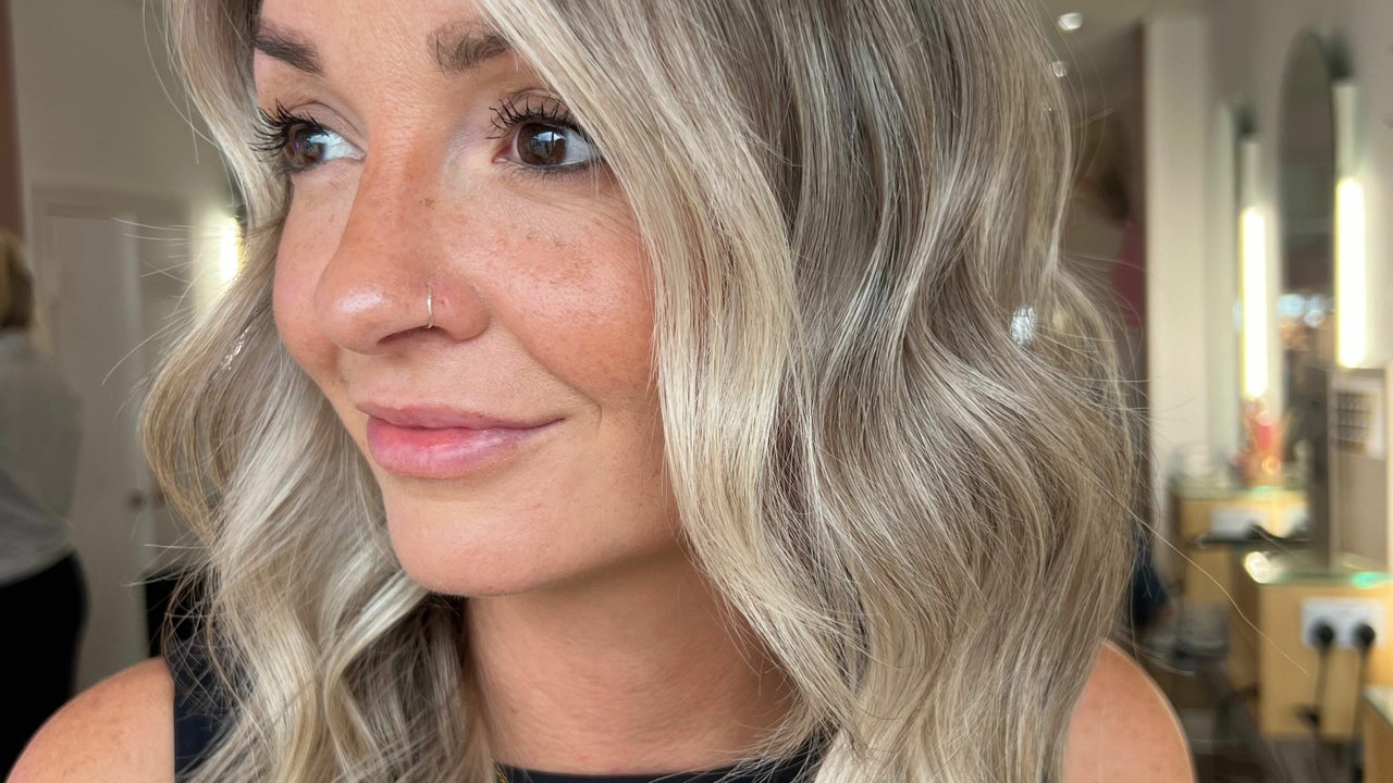 ef0a95d7-9bce-4533-bbd2-9f18e3a2d0e5-charlottepaintshairstudio-gb-england-shirley-fresha-1155600