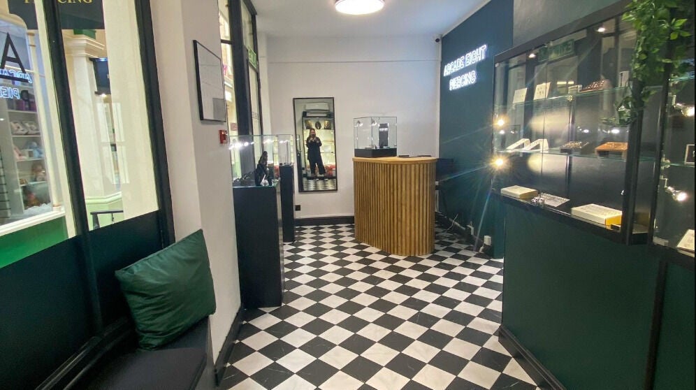 ef71266f-a8c9-4170-ad9d-bb0846bceee4-arcadeeightpiercing-gb-england-newportpagnell-fresha-9846398