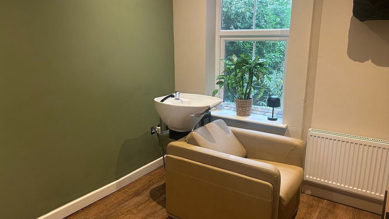 ef823ac3-0291-4cd1-b778-dcb9274c81ed-thesalonattwentyfour-gb-england-woodfordhalse-fresha-5335915