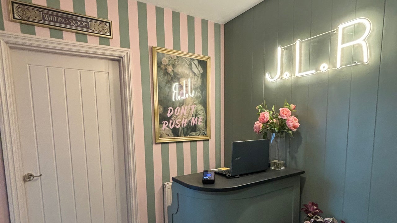 f6624619-ba2b-42c1-b0ca-d58448a23a18-jlrbrowbeautybar-gb-england-deal-fresha-9895369