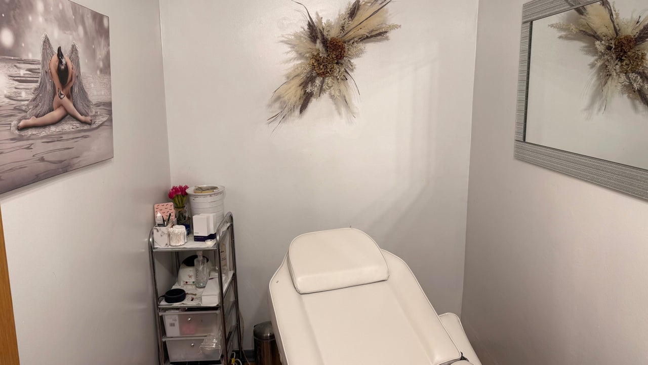 f6c9a03d-791b-4fdd-b159-8c89b9cf418b-aphairbeauty-gb-england-hednesford-fresha-5013685