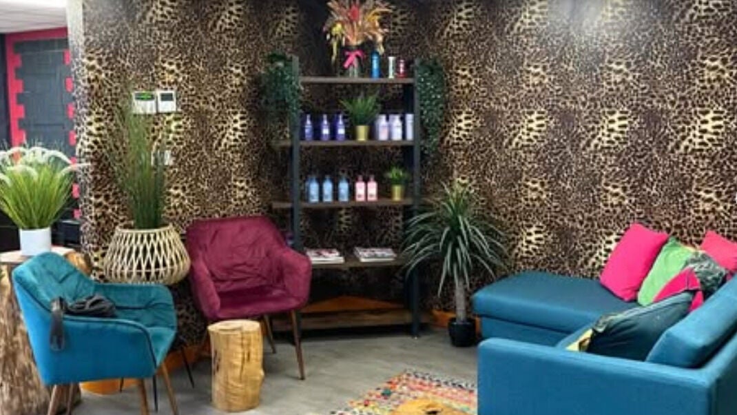 f8ec8e9d-44a0-463c-b609-3427e4ef539e-signaturehair-gb-england-alfreton-fresha-2654795