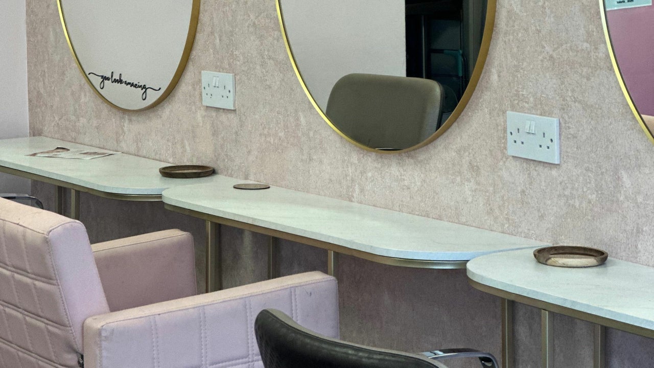 0045da9d-d917-41fb-8375-2cf910845c0c-pinkchocolatehair-gb-england-cliftonupondunsmore-fresha-9151415