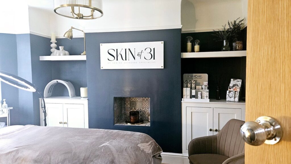 0090276e-d35d-4aab-914e-d485b56917e7-skinat31-gb-england-windle-fresha-8395555