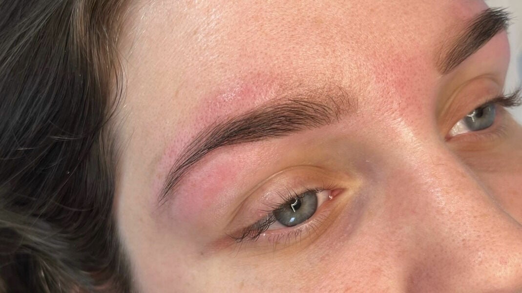 00a5c8ae-bf08-47e1-994a-d102de744ff3-beautyandthebrowholybourne-gb-england-holybourne-fresha-7211912