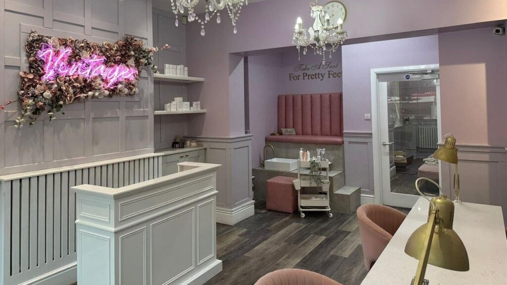 02c81ad1-745a-4594-9a35-479956eef91e-vintage-gb-england-salford-fresha-9881248