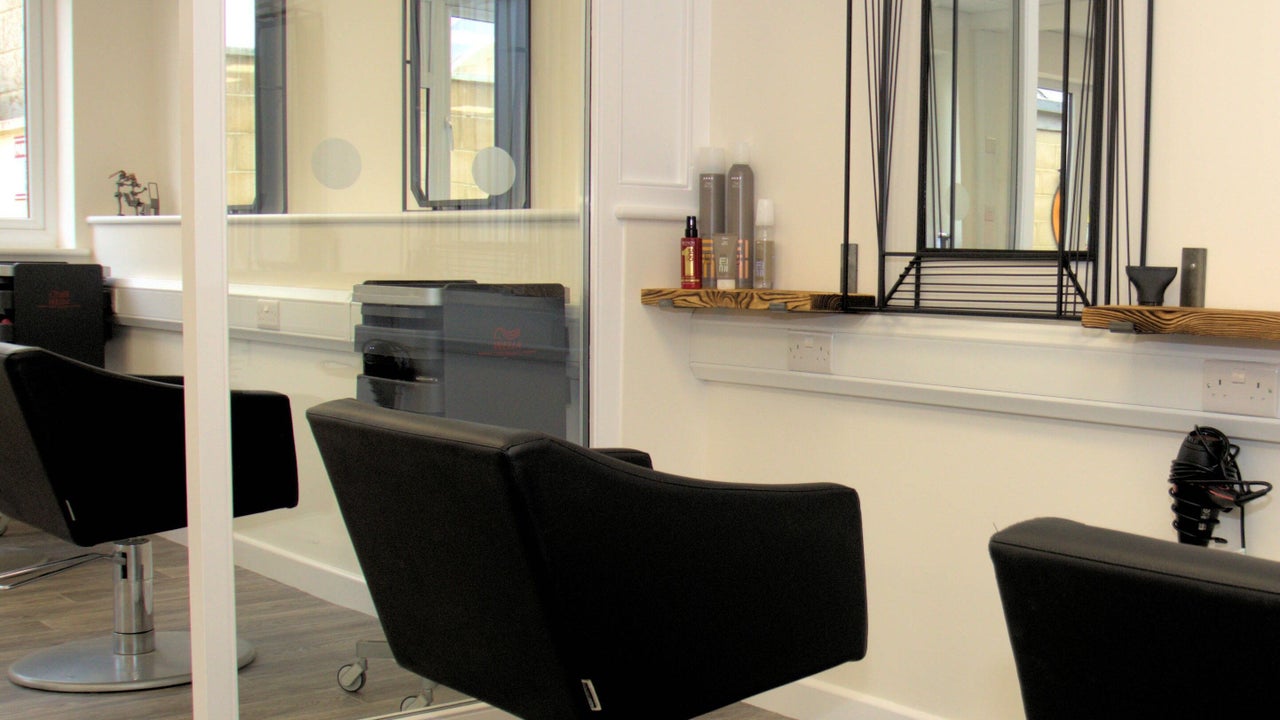 02f210a2-8cbe-400a-8b98-e0b5248b9d59-deevershairsalon-gb-faringdon-stanfordinthevale-fresha-3769294